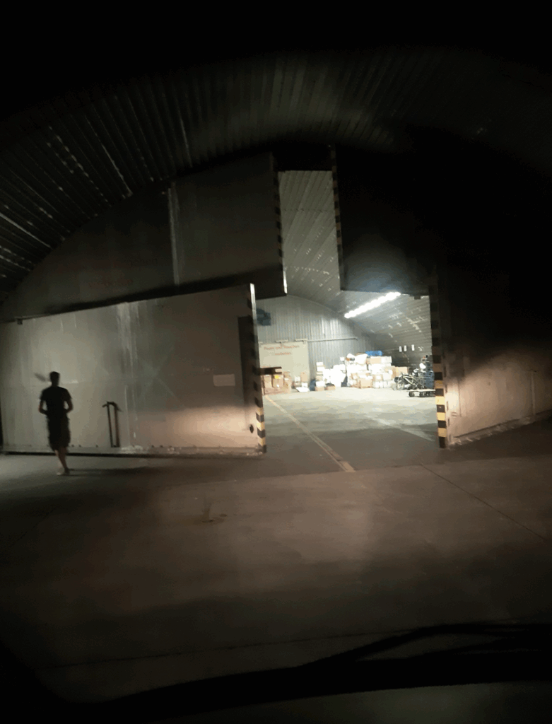Das Lager von "Kurz-mal-helfen" im Fliegerhorst Fürstenfeldburck