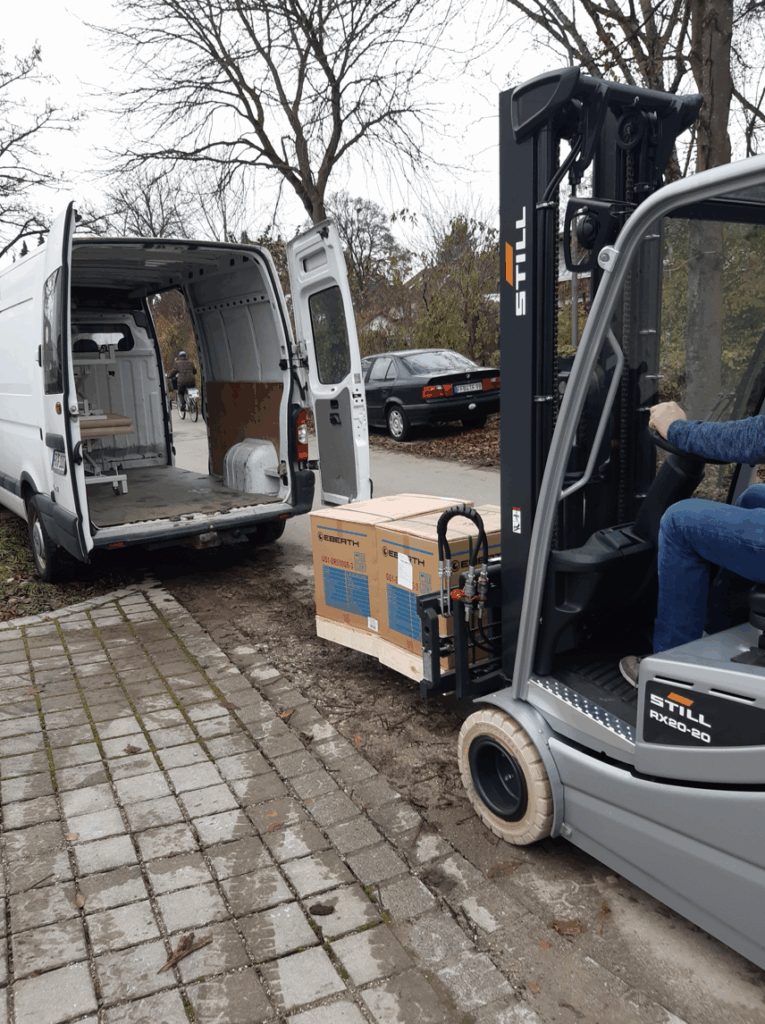 Einladen von Generatoren vor der Fahrt